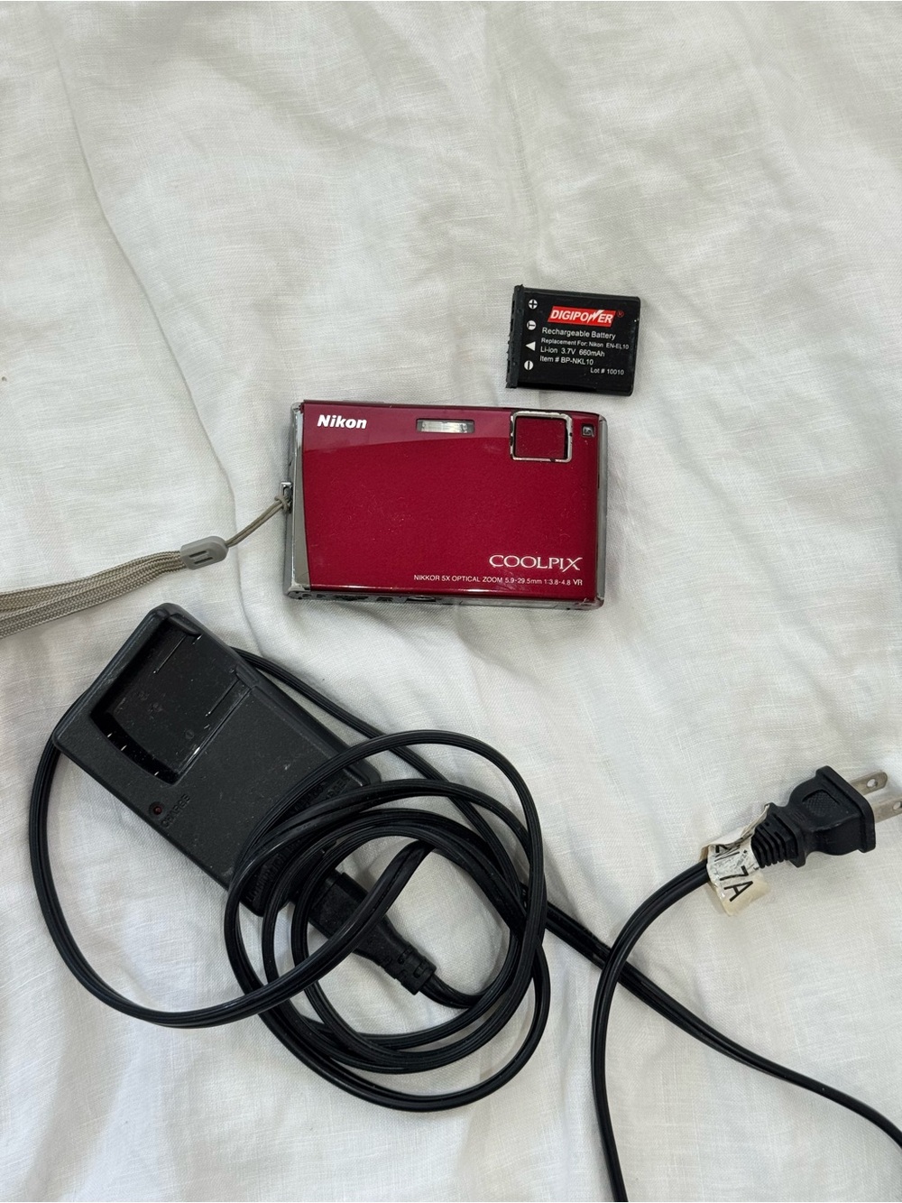 Working Nikon Coolpix s60 Compact Digital Camera in Red Touchscreen with Charger